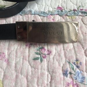 Gucci Black Leather Men’s Belt with Brushed Gold Buckle